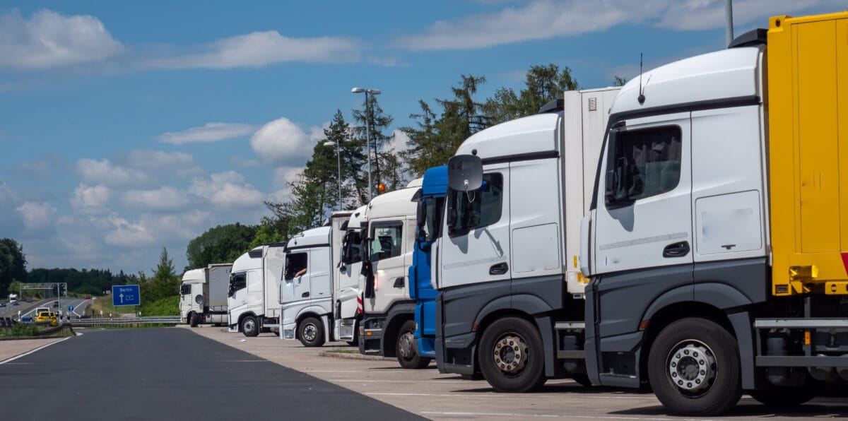 ¿Cómo asegurar el cumplimiento normativo en el transporte de materiales peligrosos?