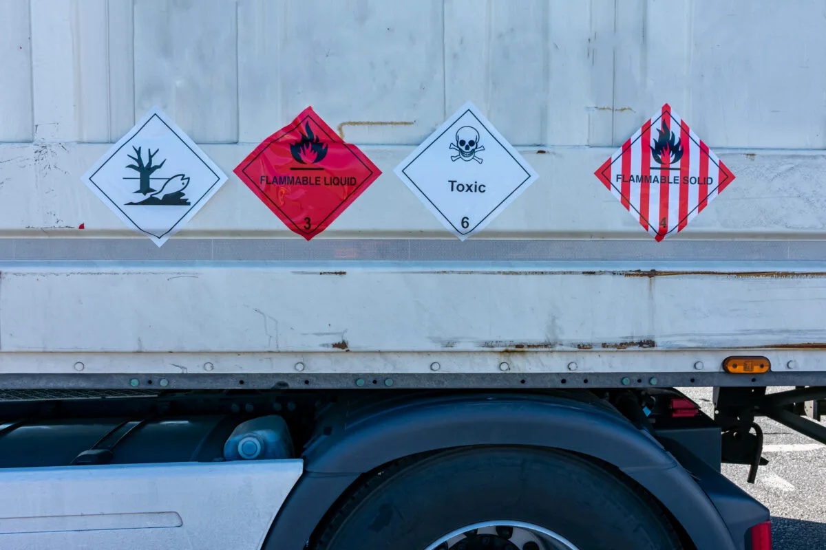 Protocolos de emergencia en el transporte de materiales peligrosos: lo que debe ofrecer tu proveedor